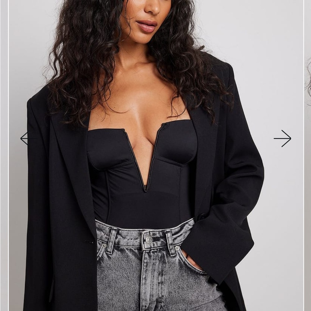 NA-KD Deep V-Strapless Bodysuit